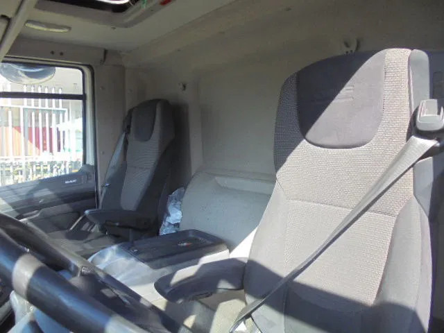 Dobozos felépítményű teherautó DAF CF 250 FA LOW KM NL TRUCK: 16 kép.