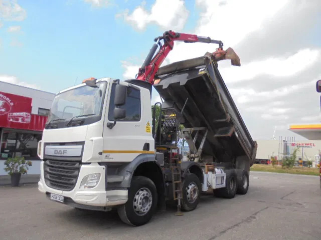 DAF CF 370 8X4 + PALFINGER EPSILON - Billenőplatós teherautó, Darus autó: 1 kép. DAF CF 370 8X4 + PALFINGER EPSILON - Billenőplatós teherautó, Darus autó: 1 kép.