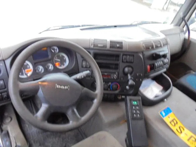 Platós teherautó DAF CF 75 250 6X2: 7 kép.