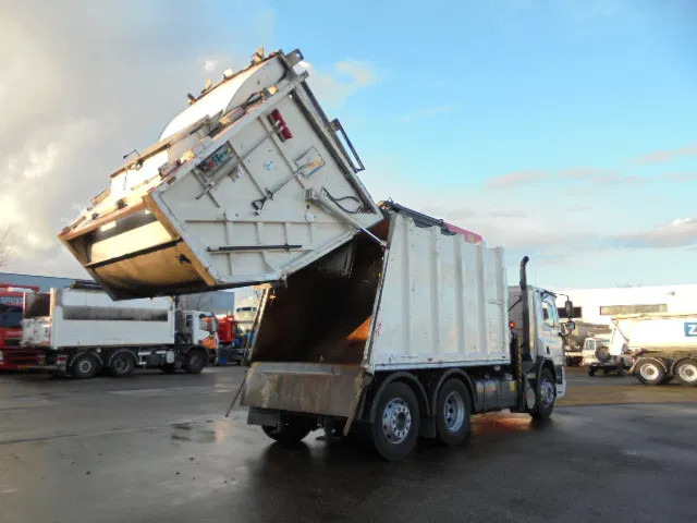 DAF CF 75.250 6x2 - Szemetesautó: 5 kép. DAF CF 75.250 6x2 - Szemetesautó: 5 kép.