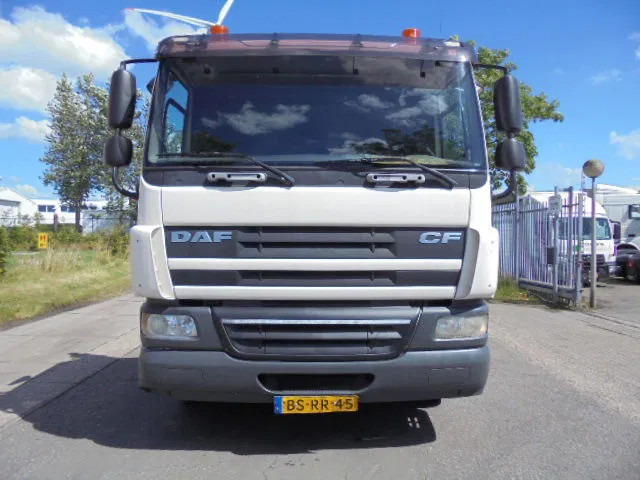 DAF CF 75.250 FAG 250 6X2 - Dobozos felépítményű teherautó: 2 kép. DAF CF 75.250 FAG 250 6X2 - Dobozos felépítményű teherautó: 2 kép.