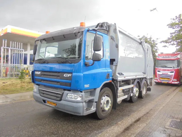 DAF CF 75 310 NL KENTEKEN TUV-APK 01-26 - Szemetesautó: 1 kép. DAF CF 75 310 NL KENTEKEN TUV-APK 01-26 - Szemetesautó: 1 kép.