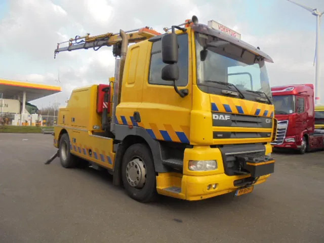 DAF CF 85 360 NL TRUCK - Vontató: 3 kép. DAF CF 85 360 NL TRUCK - Vontató: 3 kép.