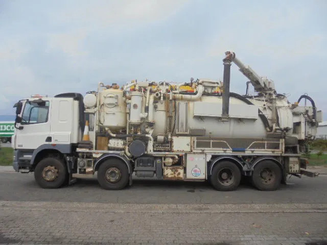 DAF CF 85.410 8X4 BLADGEVEERD - Szippantós autó: 2 kép. DAF CF 85.410 8X4 BLADGEVEERD - Szippantós autó: 2 kép.