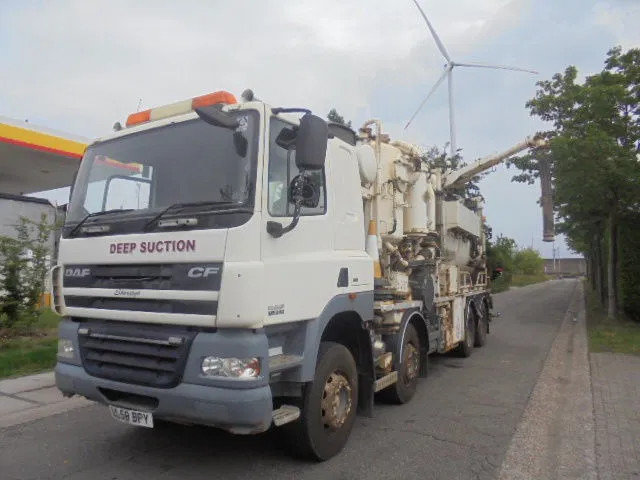 DAF CF 85.410 8X4 BLADGEVEERD - Szippantós autó: 1 kép. DAF CF 85.410 8X4 BLADGEVEERD - Szippantós autó: 1 kép.