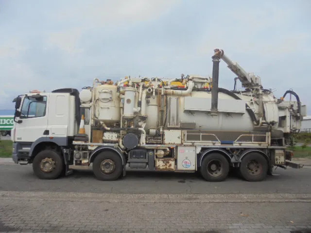 DAF CF 85.410 8X4 BLADGEVEERD - Szippantós autó: 2 kép. DAF CF 85.410 8X4 BLADGEVEERD - Szippantós autó: 2 kép.