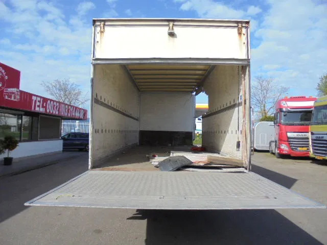 DAF LF 220 - Dobozos felépítményű teherautó: 5 kép. DAF LF 220 - Dobozos felépítményű teherautó: 5 kép.