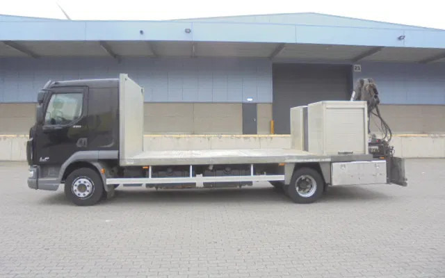 DAF LF 220 FA + HIAB 060/2 - Platós teherautó, Darus autó: 5 kép. DAF LF 220 FA + HIAB 060/2 - Platós teherautó, Darus autó: 5 kép.