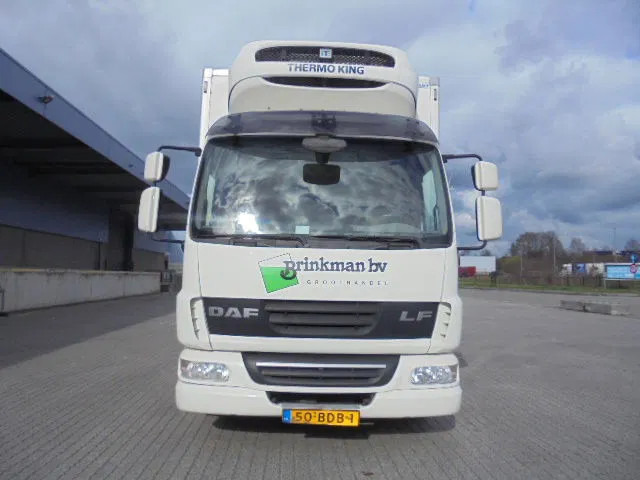 DAF LF 45 210 NL TRUCK - Hűtős teherautó: 2 kép. DAF LF 45 210 NL TRUCK - Hűtős teherautó: 2 kép.