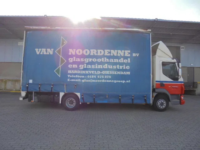 DAF LF 45 - Ponyvás teherautó: 4 kép. DAF LF 45 - Ponyvás teherautó: 4 kép.