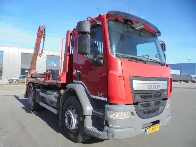 DAF LF LF 320 - Konténerszállító: 3 kép. DAF LF LF 320 - Konténerszállító: 3 kép.