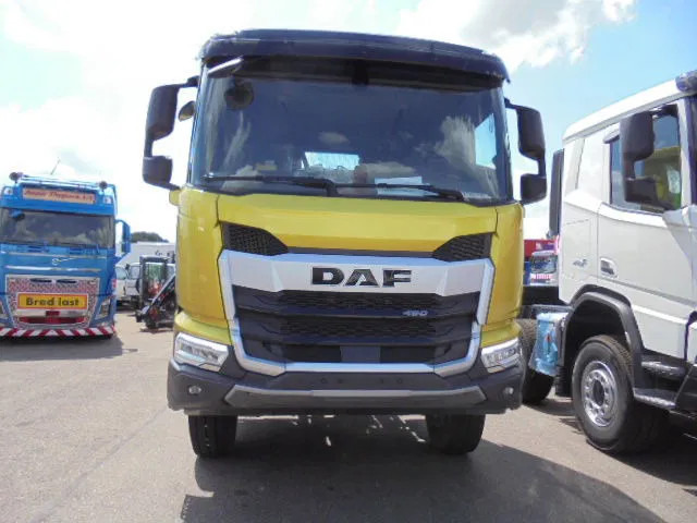 DAF XD 450 F 8X4 NIEUW MET FABRIEKS GARANTIE - Alvaz teherautó: 2 kép. DAF XD 450 F 8X4 NIEUW MET FABRIEKS GARANTIE - Alvaz teherautó: 2 kép.