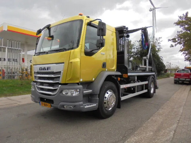 DAF XD XB 290 NIEUW MET FABRIEKS GARANTIE - Konténerszállító: 1 kép. DAF XD XB 290 NIEUW MET FABRIEKS GARANTIE - Konténerszállító: 1 kép.
