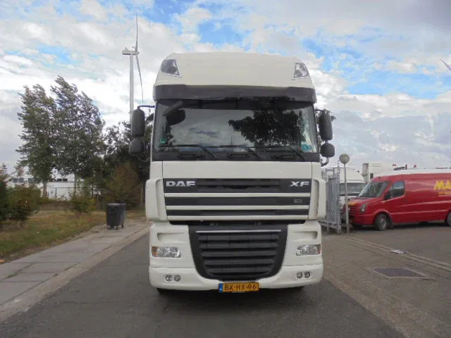 DAF XF 105 410 NL truck - Cserefelépítményes teherautó: 2 kép. DAF XF 105 410 NL truck - Cserefelépítményes teherautó: 2 kép.
