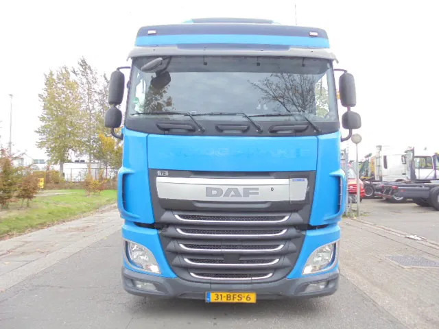 DAF XF 410 6X2 NL TRUCK TUV 03-26 - Ponyvás teherautó: 2 kép. DAF XF 410 6X2 NL TRUCK TUV 03-26 - Ponyvás teherautó: 2 kép.
