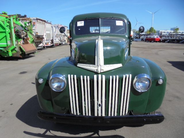 Ford PICK UP V8 PICK UP V8 - Autó: 2 kép. Ford PICK UP V8 PICK UP V8 - Autó: 2 kép.