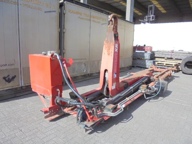 Hiab MULTILIFT XR21Z61 - Horgos rakodó teherautó: 1 kép. Hiab MULTILIFT XR21Z61 - Horgos rakodó teherautó: 1 kép.