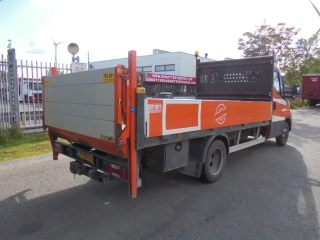 Iveco Daily 35S14 3500KG - Dobozos kisteherautó: 3 kép. Iveco Daily 35S14 3500KG - Dobozos kisteherautó: 3 kép.