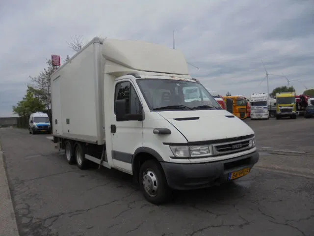 Iveco Daily 40 C14 HPI TREKKER OPLEGGER - Dobozos kisteherautó, Duplakabinos kisteherautó: 3 kép. Iveco Daily 40 C14 HPI TREKKER OPLEGGER - Dobozos kisteherautó, Duplakabinos kisteherautó: 3 kép.