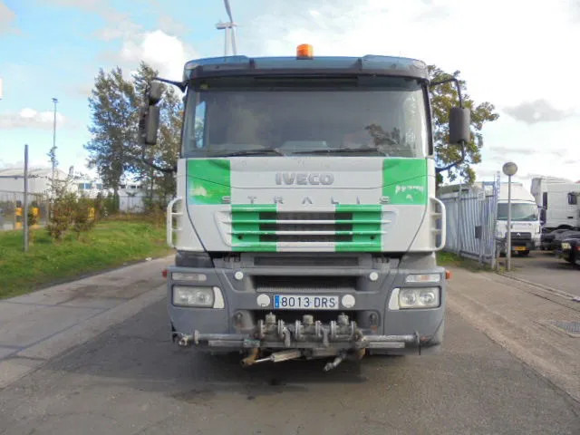 Iveco Stralis 270 - Tartályos teherautó: 2 kép. Iveco Stralis 270 - Tartályos teherautó: 2 kép.