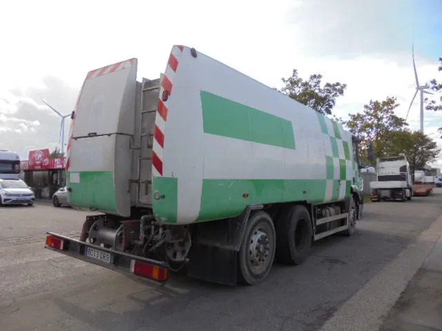 Iveco Stralis 270 - Tartályos teherautó: 4 kép. Iveco Stralis 270 - Tartályos teherautó: 4 kép.