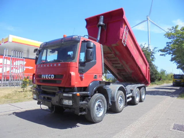 Iveco Trakker 340T41 8X4 KIPPER - Billenőplatós teherautó: 1 kép. Iveco Trakker 340T41 8X4 KIPPER - Billenőplatós teherautó: 1 kép.
