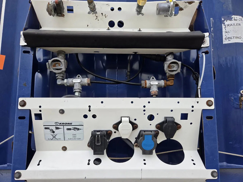 Krone SD NL TRAILER 25X IN STOCK - Ponyvás félpótkocsi: 2 kép. Krone SD NL TRAILER 25X IN STOCK - Ponyvás félpótkocsi: 2 kép.