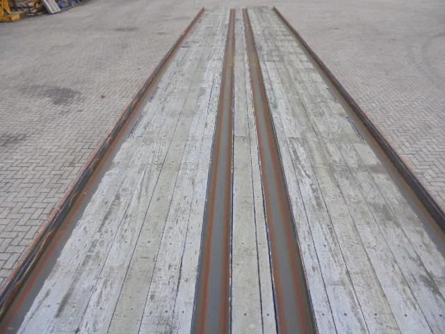 LAG 0-3-39 - Platós félpótkocsi: 4 kép. LAG 0-3-39 - Platós félpótkocsi: 4 kép.