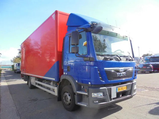 MAN TGM 12.250 NL TRUCK - Dobozos felépítményű teherautó: 3 kép. MAN TGM 12.250 NL TRUCK - Dobozos felépítményű teherautó: 3 kép.