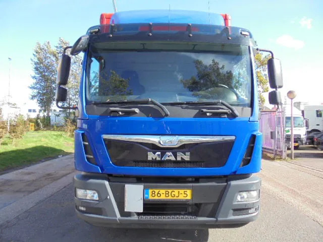 MAN TGM 12.250 NL TRUCK - Dobozos felépítményű teherautó: 2 kép. MAN TGM 12.250 NL TRUCK - Dobozos felépítményű teherautó: 2 kép.