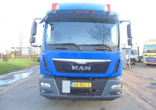 MAN TGM 12-250 NL TRUCK - Dobozos felépítményű teherautó: 2 kép. MAN TGM 12-250 NL TRUCK - Dobozos felépítményű teherautó: 2 kép.