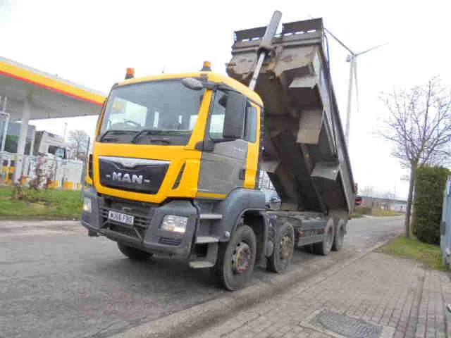 MAN TGS 35.400 8X4 RHD - Billenőplatós teherautó: 4 kép. MAN TGS 35.400 8X4 RHD - Billenőplatós teherautó: 4 kép.