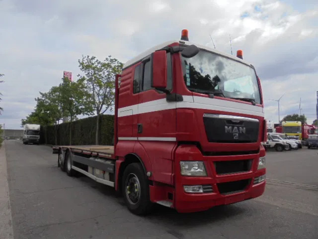 MAN TGX 26.440 6X2 GESTUURDE AS - Platós teherautó: 3 kép. MAN TGX 26.440 6X2 GESTUURDE AS - Platós teherautó: 3 kép.