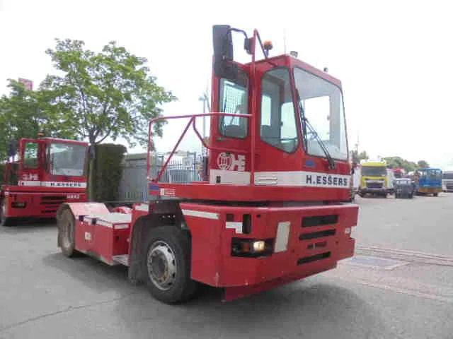 MOL YM225/4X2 40KM/H - Terminál targoncá: 3 kép. MOL YM225/4X2 40KM/H - Terminál targoncá: 3 kép.