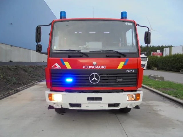 Mercedes-Benz 1124 F - Tűzoltóautó: 2 kép. Mercedes-Benz 1124 F - Tűzoltóautó: 2 kép.