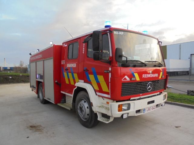 Mercedes-Benz 1124 F - Tűzoltóautó: 2 kép. Mercedes-Benz 1124 F - Tűzoltóautó: 2 kép.