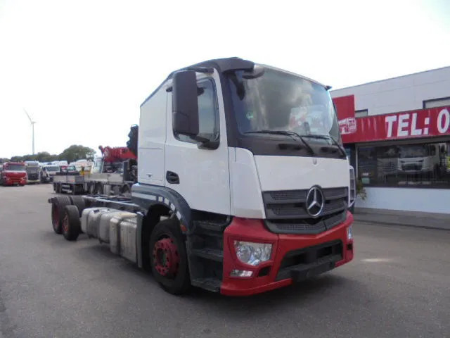 Mercedes-Benz ACTROS 2340 6X2 - Autószállító teherautó: 3 kép. Mercedes-Benz ACTROS 2340 6X2 - Autószállító teherautó: 3 kép.