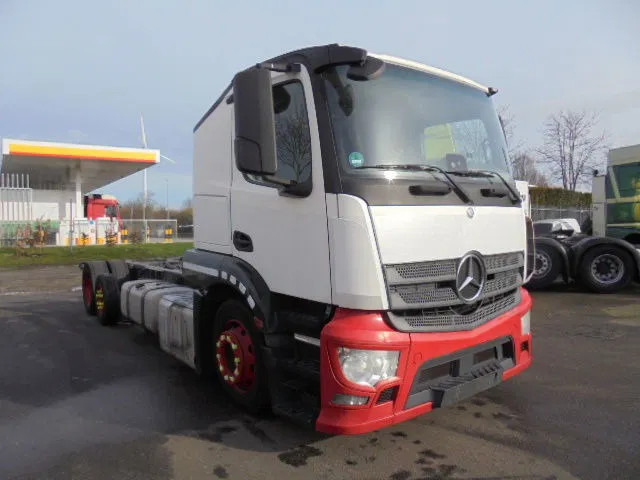 Mercedes-Benz Actros 2340 6X2 EUR 6 - Alvaz teherautó: 3 kép. Mercedes-Benz Actros 2340 6X2 EUR 6 - Alvaz teherautó: 3 kép.