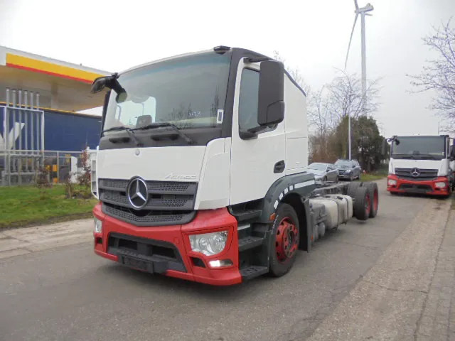 Mercedes-Benz Actros 2340 LL - Autószállító teherautó: 2 kép. Mercedes-Benz Actros 2340 LL - Autószállító teherautó: 2 kép.