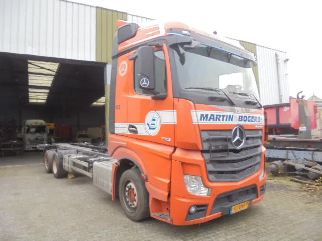 Mercedes-Benz Actros 2542 LS 6X2 ENGINE BROKE - Cserefelépítményes teherautó: 3 kép. Mercedes-Benz Actros 2542 LS 6X2 ENGINE BROKE - Cserefelépítményes teherautó: 3 kép.