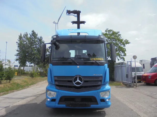 Mercedes-Benz Antos 2733 - Teherautó - kábelrendszer: 2 kép. Mercedes-Benz Antos 2733 - Teherautó - kábelrendszer: 2 kép.