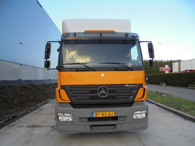 Mercedes-Benz Axor 1829 + HAMMELMAN - Szippantós autó: 2 kép. Mercedes-Benz Axor 1829 + HAMMELMAN - Szippantós autó: 2 kép.