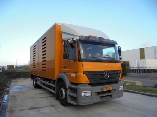 Mercedes-Benz Axor 1829 + HAMMELMAN - Szippantós autó: 3 kép. Mercedes-Benz Axor 1829 + HAMMELMAN - Szippantós autó: 3 kép.