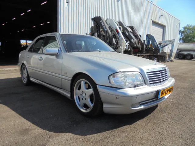 Mercedes-Benz C-Klasse 43 AMG - Szedán: 2 kép. Mercedes-Benz C-Klasse 43 AMG - Szedán: 2 kép.