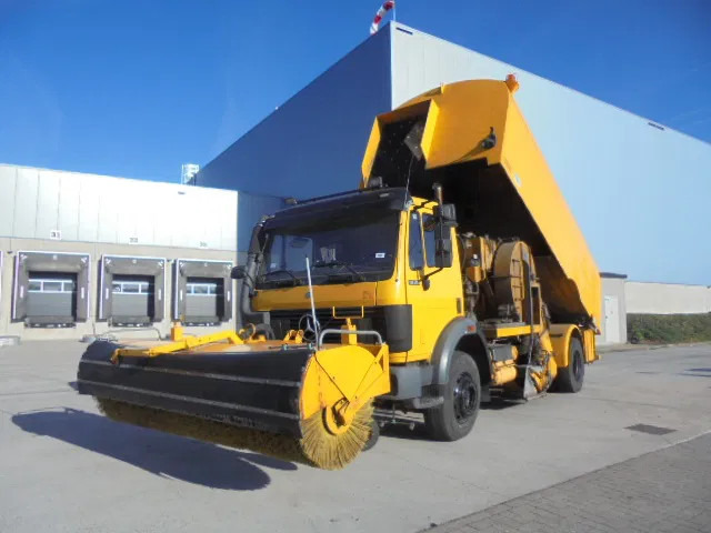 Mercedes-Benz SK 1920 NL TRUCK - Utcaseprő gép: 1 kép. Mercedes-Benz SK 1920 NL TRUCK - Utcaseprő gép: 1 kép.