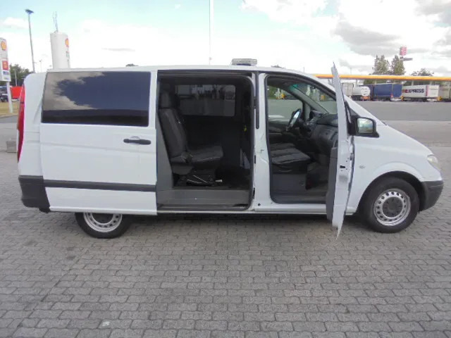 Mercedes-Benz Vito 110 - Kis furgon, Duplakabinos kisteherautó: 4 kép. Mercedes-Benz Vito 110 - Kis furgon, Duplakabinos kisteherautó: 4 kép.