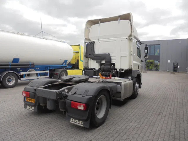 DAF CF 400 NL TRUCK - Nyergesvontató: 3 kép. DAF CF 400 NL TRUCK - Nyergesvontató: 3 kép.