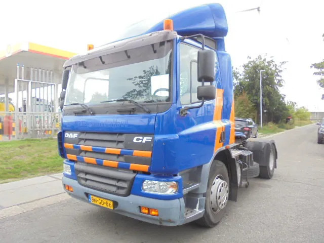 DAF CF 75.270 CF 75 HANDGESCHAKELD NL TRUCK TUV -APK 12--5-2026 - Nyergesvontató: 1 kép. DAF CF 75.270 CF 75 HANDGESCHAKELD NL TRUCK TUV -APK 12--5-2026 - Nyergesvontató: 1 kép.