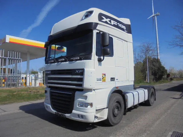DAF XF 105.460 SUPERSPACE - Nyergesvontató: 1 kép. DAF XF 105.460 SUPERSPACE - Nyergesvontató: 1 kép.