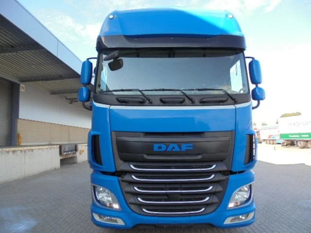 DAF XF 106.460 - Nyergesvontató: 2 kép. DAF XF 106.460 - Nyergesvontató: 2 kép.